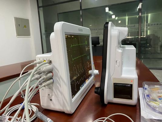 جهاز مراقبة القلب في وحدة العناية المركزة بجانب السرير للمستشفى لمراقبة معايير الكركج