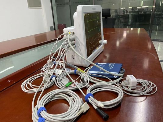 مراقبة الحيوية في وحدة العناية المركزة للمستشفى ، مراقبة المرضى للكبار الأطفال المولودين حديثاً