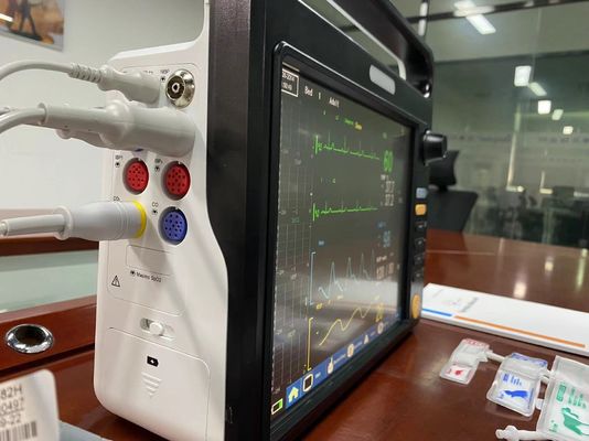 جهاز مراقبة متعدد المعايير البيطرية متعددة اللغات مع ECG NIBP SPO2 2Temp