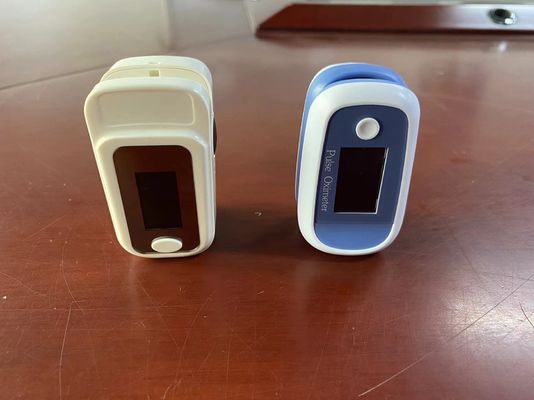 مقياس نبضات أصابع OLED صغير يدوي قابل للتعديل لمراقبة نبضات SpO2