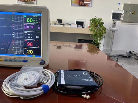 خارج الألوان البيضاء مراقبة الحيوية المحمولة مع ECG SPO2 NIBP وقياس درجة الحرارة